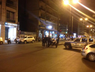 Αλβανός ο ένοπλος που είχε ταμπουρωθεί σε διαμέρισμα στο Μεταξουργείο (βίντεο) (upd)